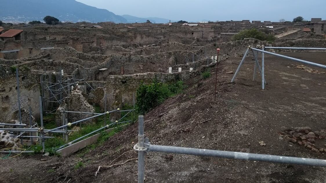 La truffa del finto poliziotto: così rapinava i turisti a Pompei