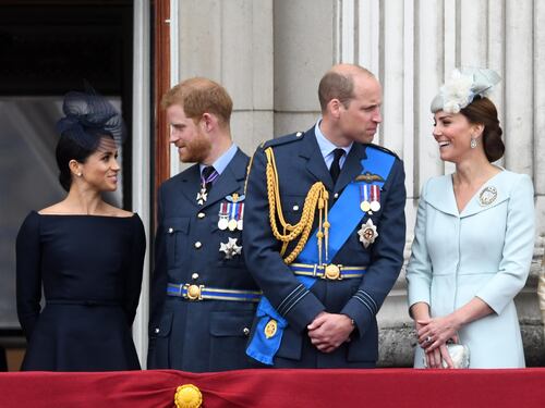 Il razzismo a corte e le mosse di Meghan: ecco il libro che fa tremare i reali inglesi