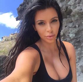 Kim Kardashian, shooting nuda nel deserto 14