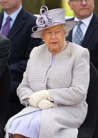 La Regina Elisabetta va allo zoo a vedere gli elefanti 11