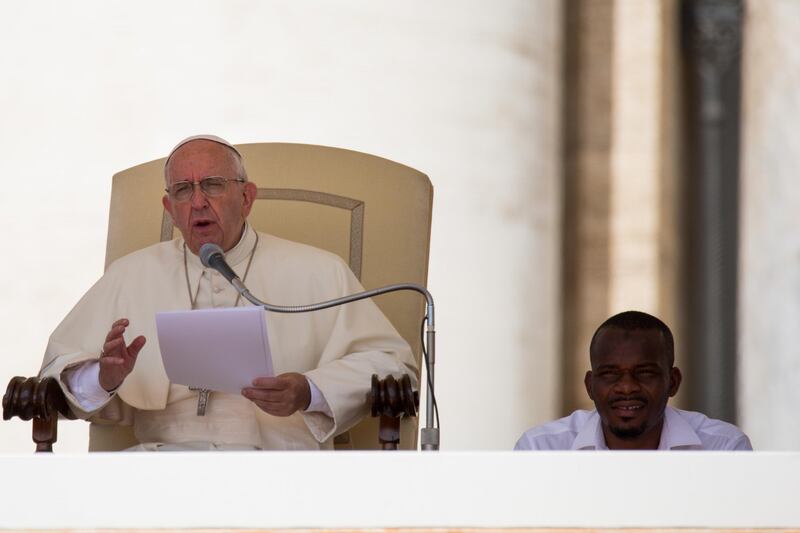 Papa Francesco con gli immigrati in San Pietro 17