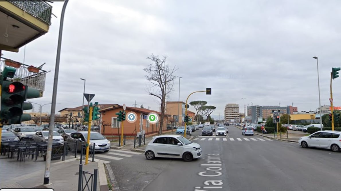 "Nudo davanti a una bimba". E lo straniero finisce pestato dai passanti