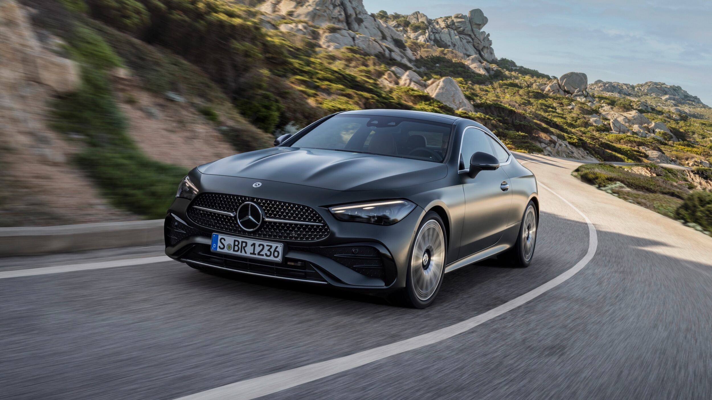 Mercedes CLE Coupè 200: eleganza e stile, anche mild-hybrid benzina
