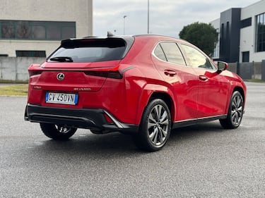 Lexus UX 300h: guarda la gallery del crossover premium giapponese 1