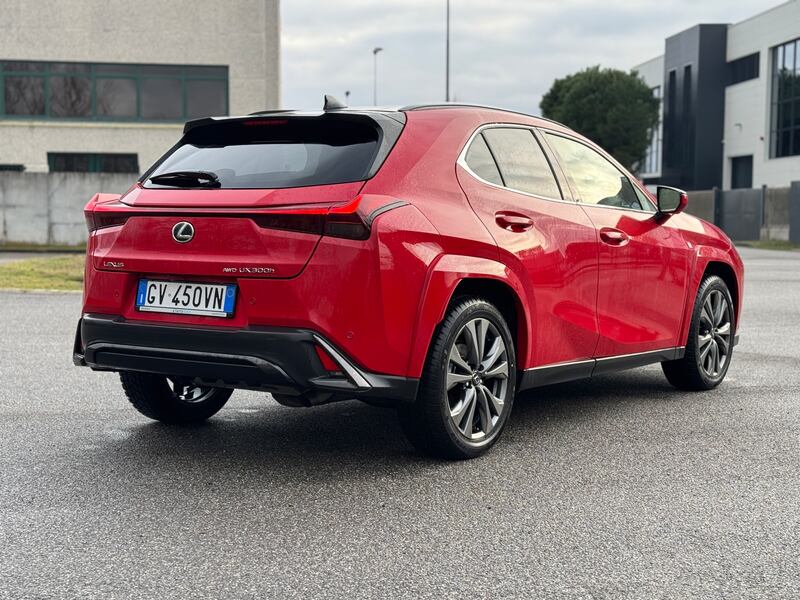Lexus UX 300h: guarda la gallery del crossover premium giapponese 1