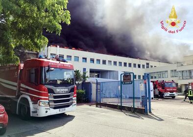 Le fiamme avvolgono l'ateneo della Tuscia 3