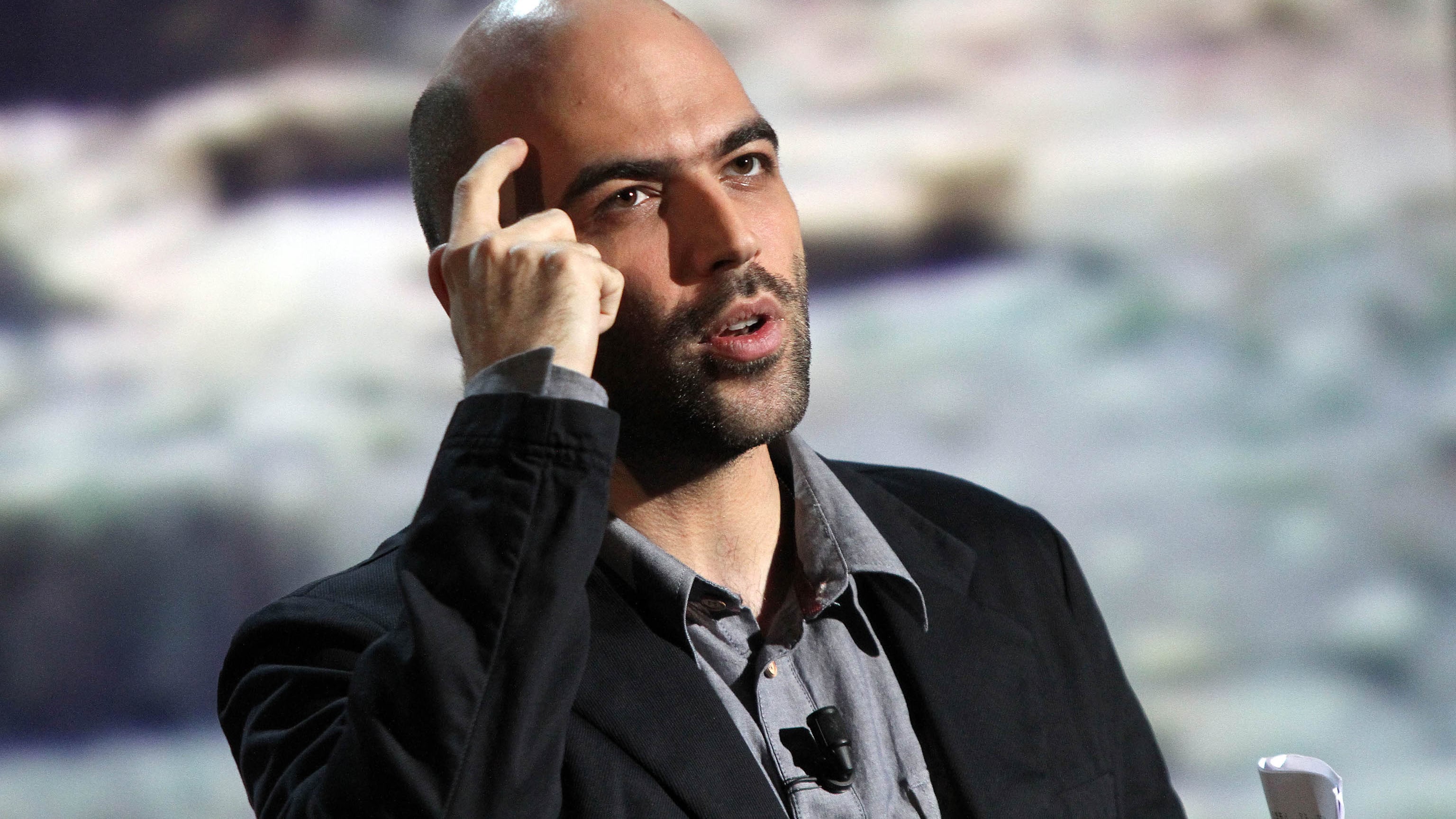 L'idea di Saviano per "salvare" Roma? Legalizzare le droghe leggere
