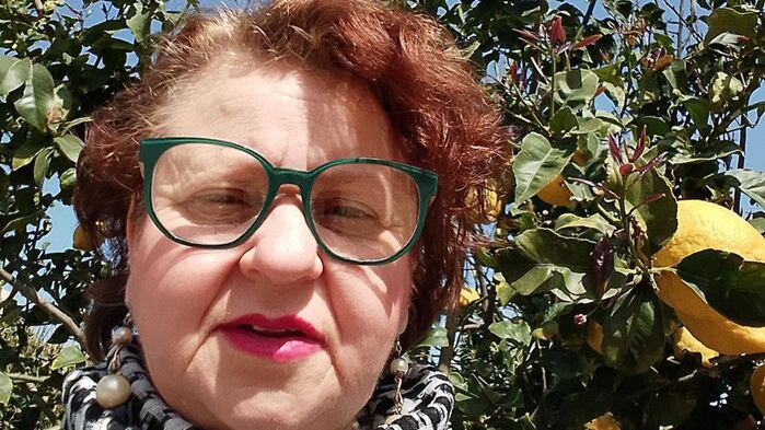 Porta da mangiare al suo cane: azzannata al viso, muore donna