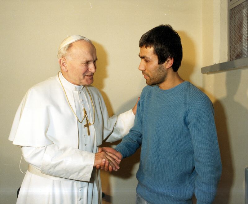 Cosa (non) sappiamo sull’attentato a Papa Giovanni Paolo II