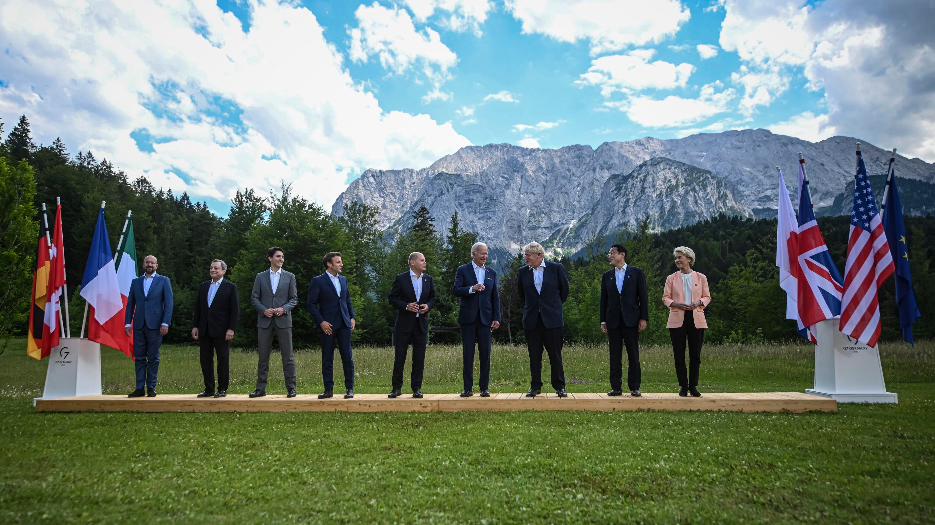 "Anche noi a torso nudo?". I leader del G7 ironizzano su Vladimir Putin