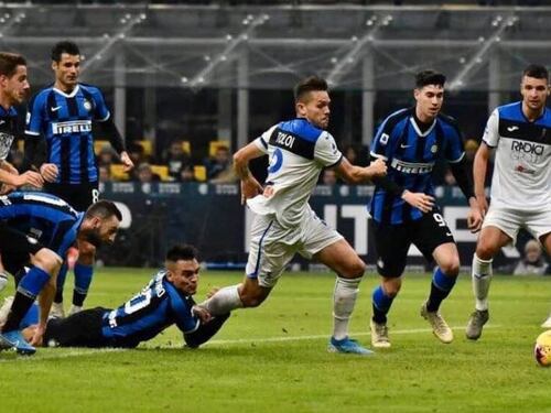 "Rigore netto", "Zapata spinge Lautaro". Guerra social tra i tifosi di Inter e Atalanta