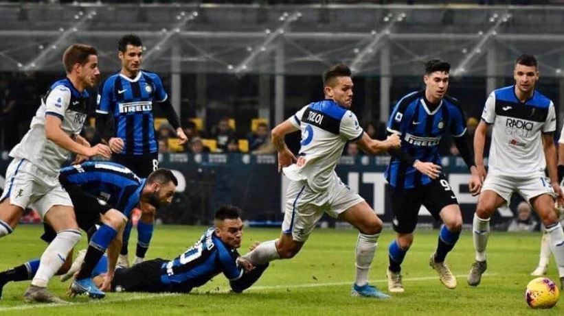 "Rigore netto", "Zapata spinge Lautaro". Guerra social tra i tifosi di Inter e Atalanta