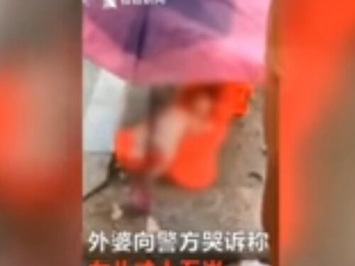 Cina, 15enne partorisce per strada ma la nonna la costringe ad abbandonare il neonato