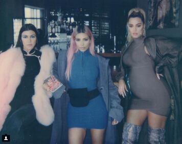 Kim Kardashian, topless e capelli rosa sui social 3