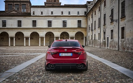 Nuove Alfa Romeo Giulia e Stelvio Quadrifoglio, guarda tutte le foto 13