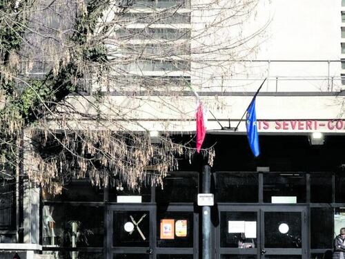 Studenti aggrediti davanti al liceo Severi