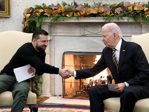 "Gli Usa non lasceranno sola l'Ucraina", il presidente Biden riceve Zelensky a Washington