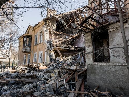 Pioggia di 70 razzi contro le città. Incendi e allarme vicino a Chernobyl