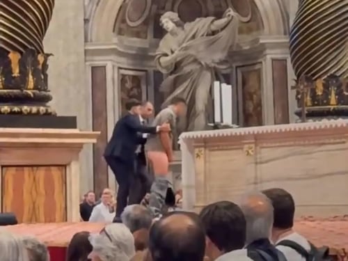 Urina sull'altare di San Pietro, papa Leone XIV dispone un rito urgente: di cosa si tratta