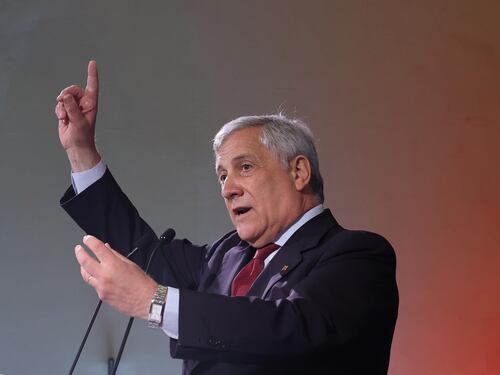 Tajani lancia l'idea di privatizzare i porti. Ma Salvini frena