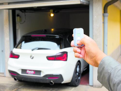 Il dispositivo che parcheggia senza conducente a bordo