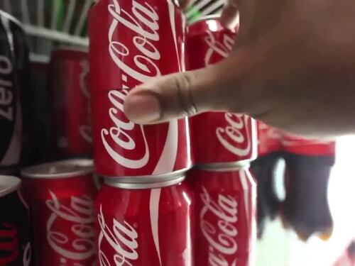 Coca Cola schierata con l'Ucraina adesso boicotta la Russia di Putin