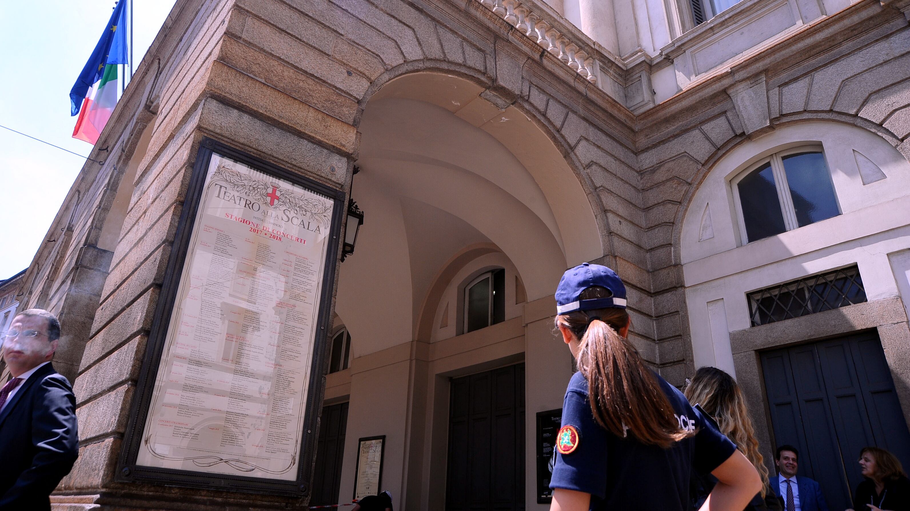 Crollano calcinacci dal soffitto della Scala Chiuso il porticato