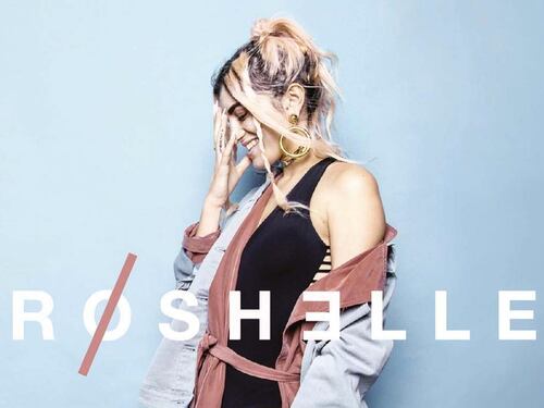 Roshelle sexy sulla copertina dell'inedito