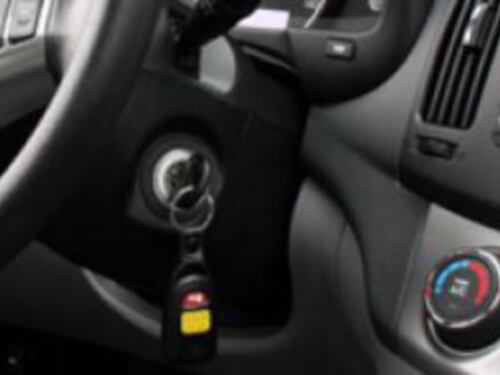 Chiavi inserite nel cruscotto. Automobilista multato di 48 euro