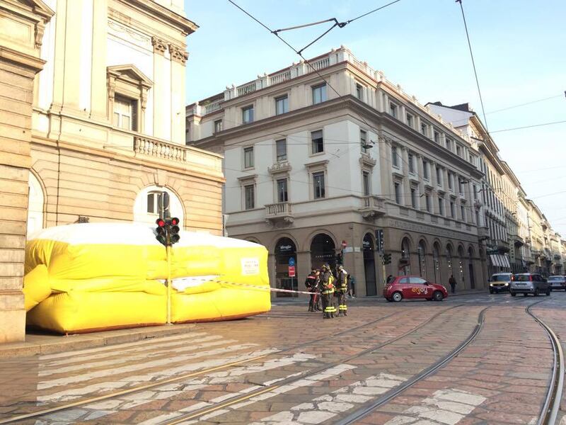 Milano, sul tetto della Scala per protesta 8