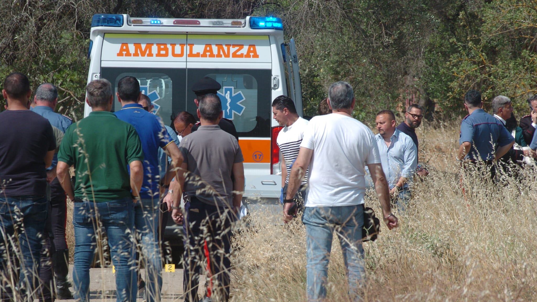 Scappano all'alt e sparano sui militari: carabiniere ucciso a Brindisi. Morto uno dei fuggitivi