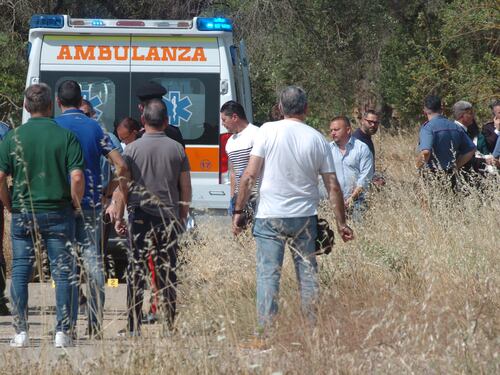 Scappano all'alt e sparano sui militari: carabiniere ucciso a Brindisi. Morto uno dei fuggitivi