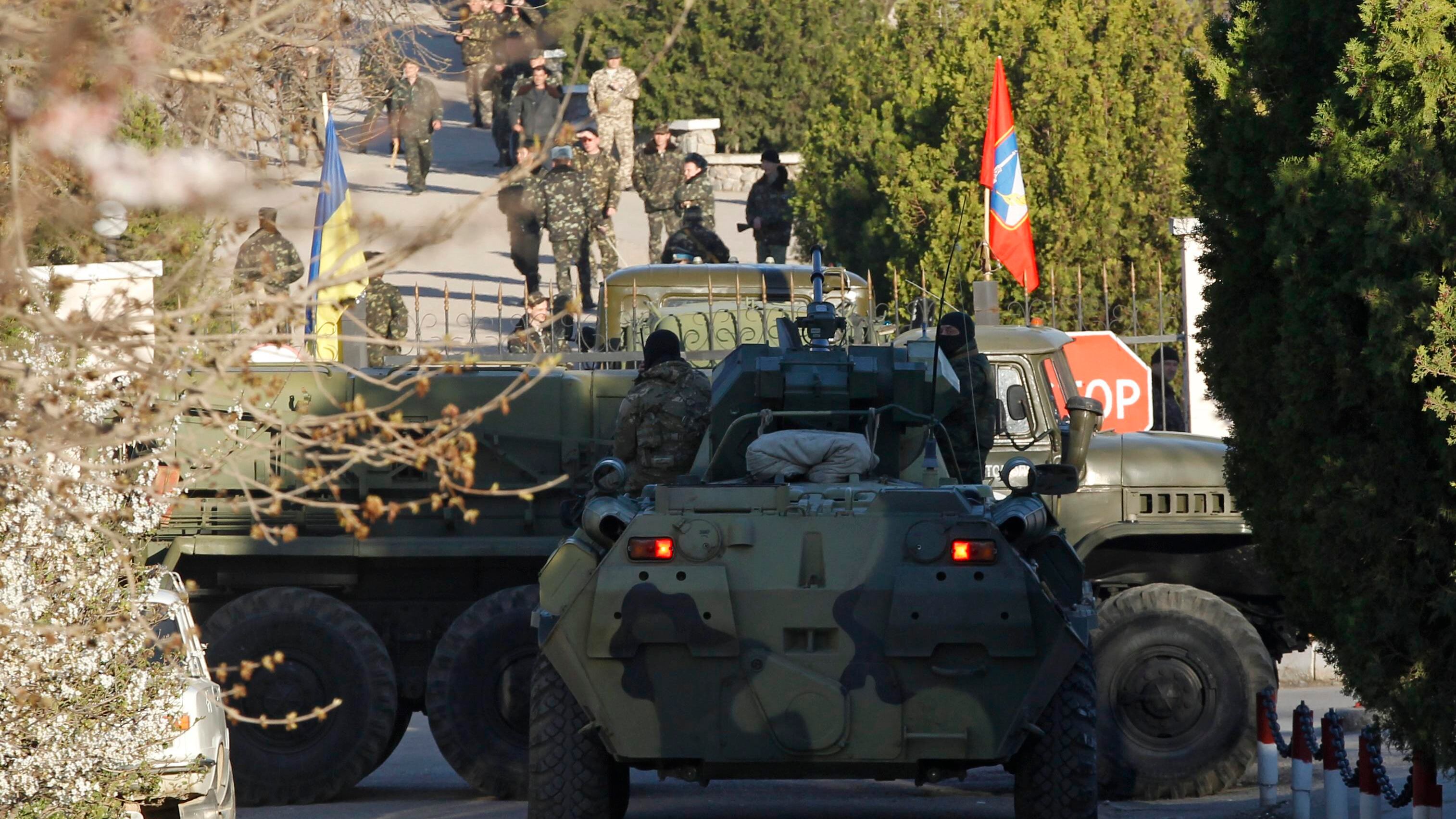 Crimea, assalto armato alla base di Belbek