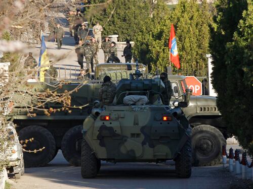 Crimea, assalto armato alla base di Belbek