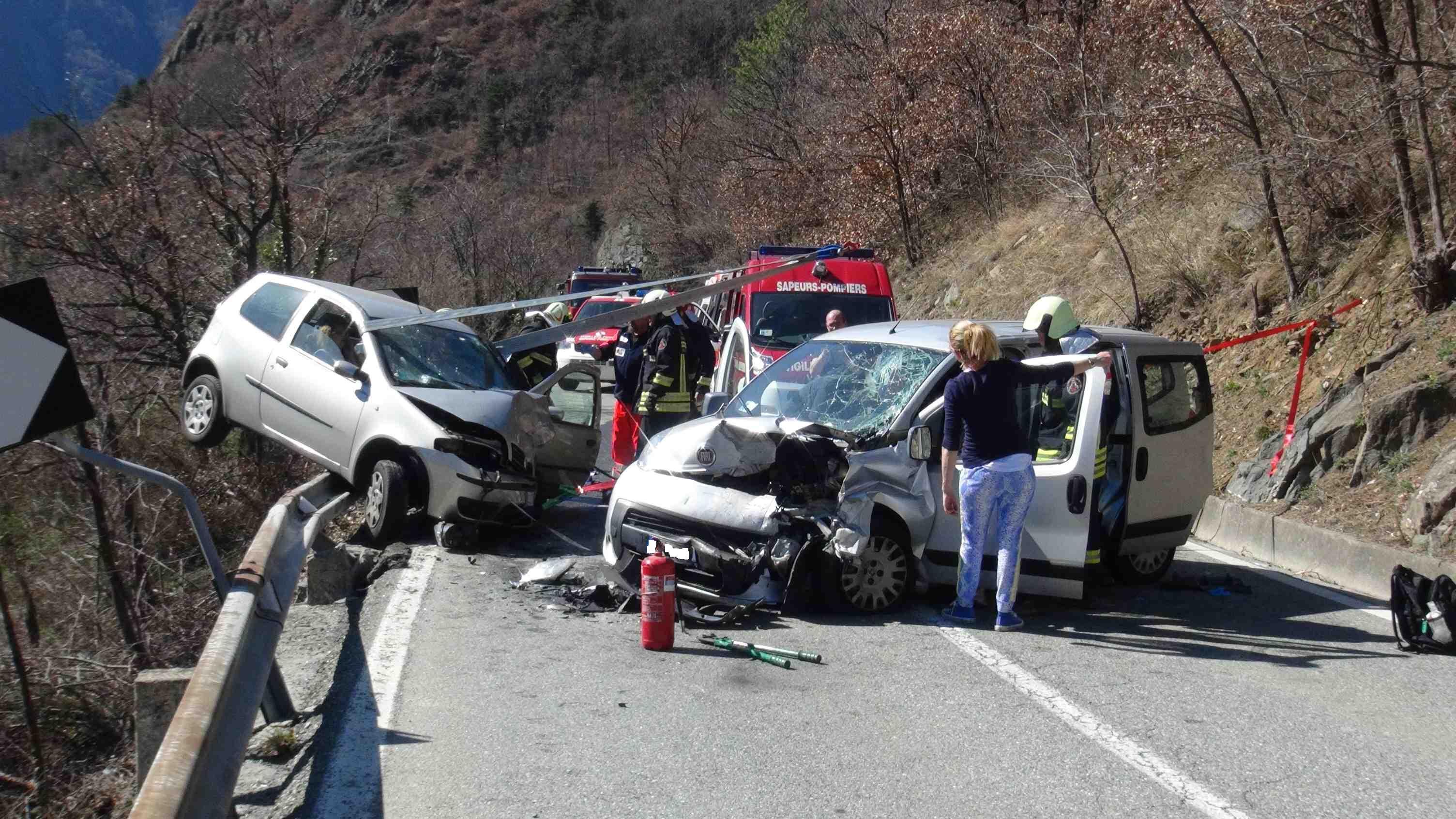 Patente, niente sospensione per chi telefona alla guida