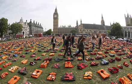 I giubbotti salvagenti dei rifugiati interrogano la politica inglese 2
