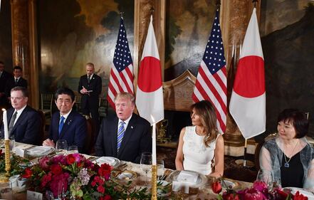 Melania Trump, fascino bianco col premier giapponese 3