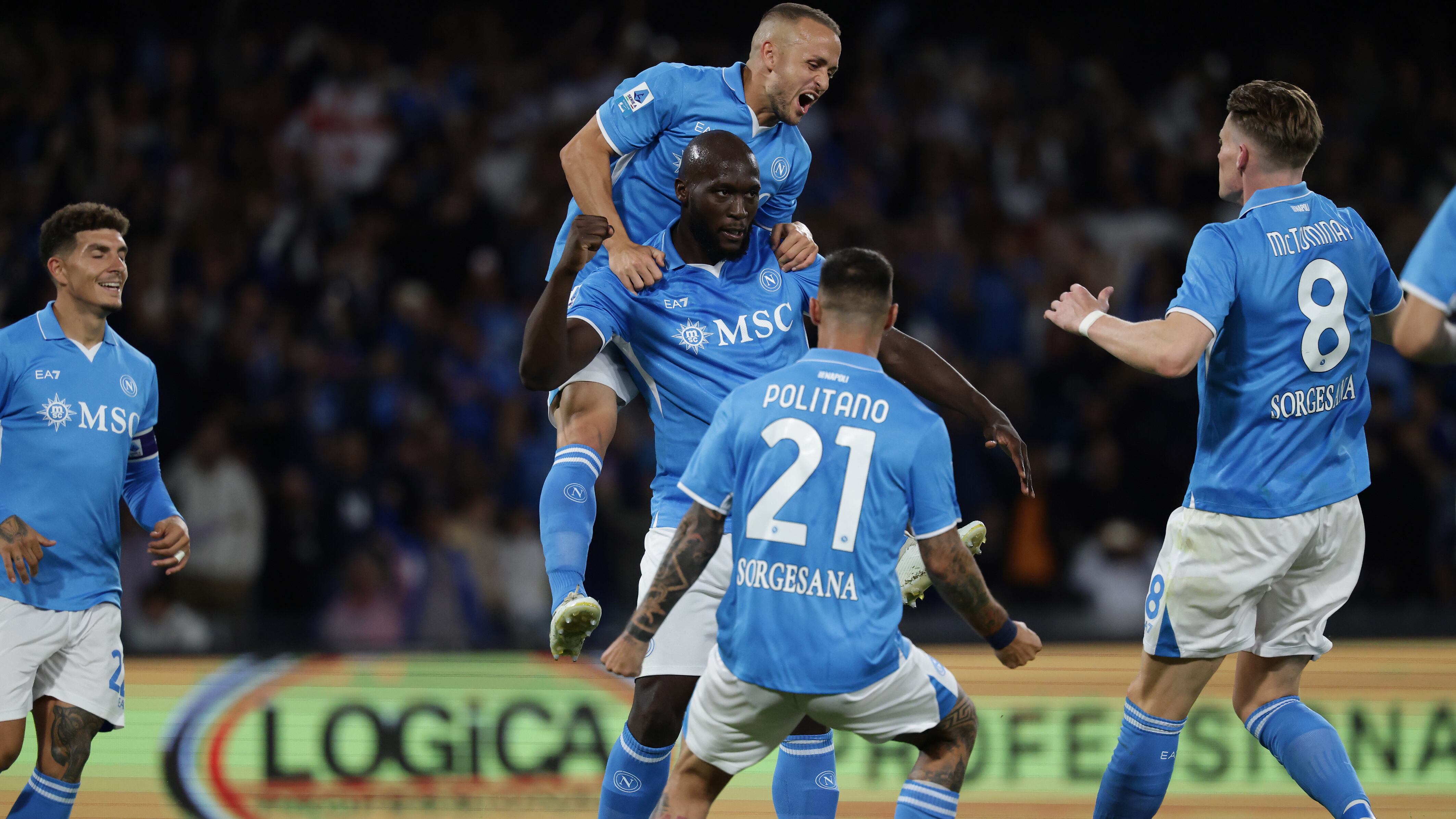 Il Napoli prova ad andare in fuga. Lukaku di rigore castiga un bel Como