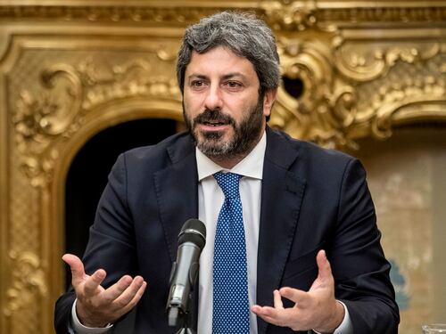 Fico celebra a modo suo il centenario di Montecitorio, polemiche FdI