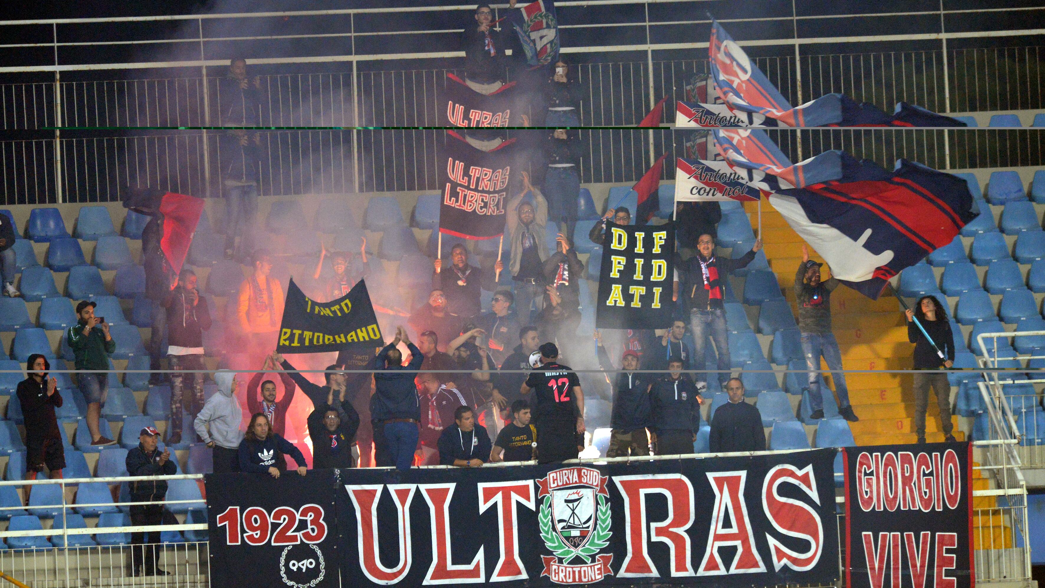 Sei mesi di indagini per gli ultras del Crotone: la lentezza della questura
