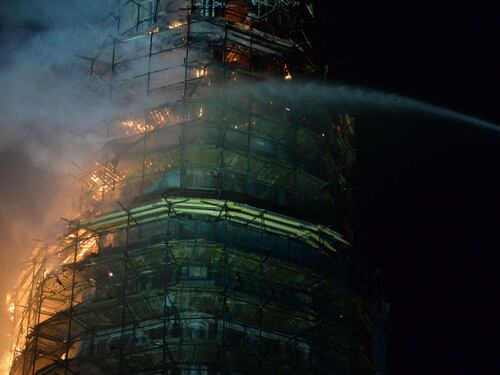 Paura a Mosca, va in fiamme il monastero di Novodevichy