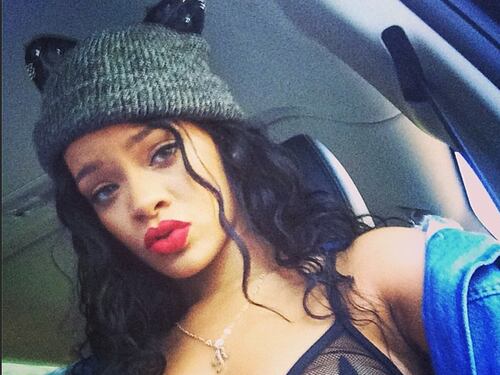 Rihanna, tutto fumo e marijuana