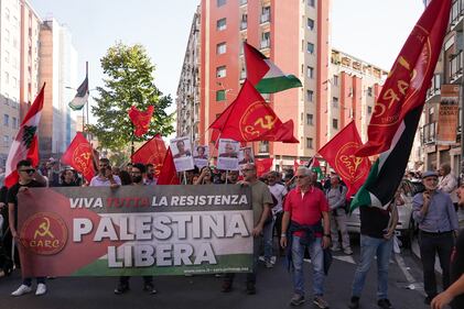 Pro Palestina in piazza a Milano 9