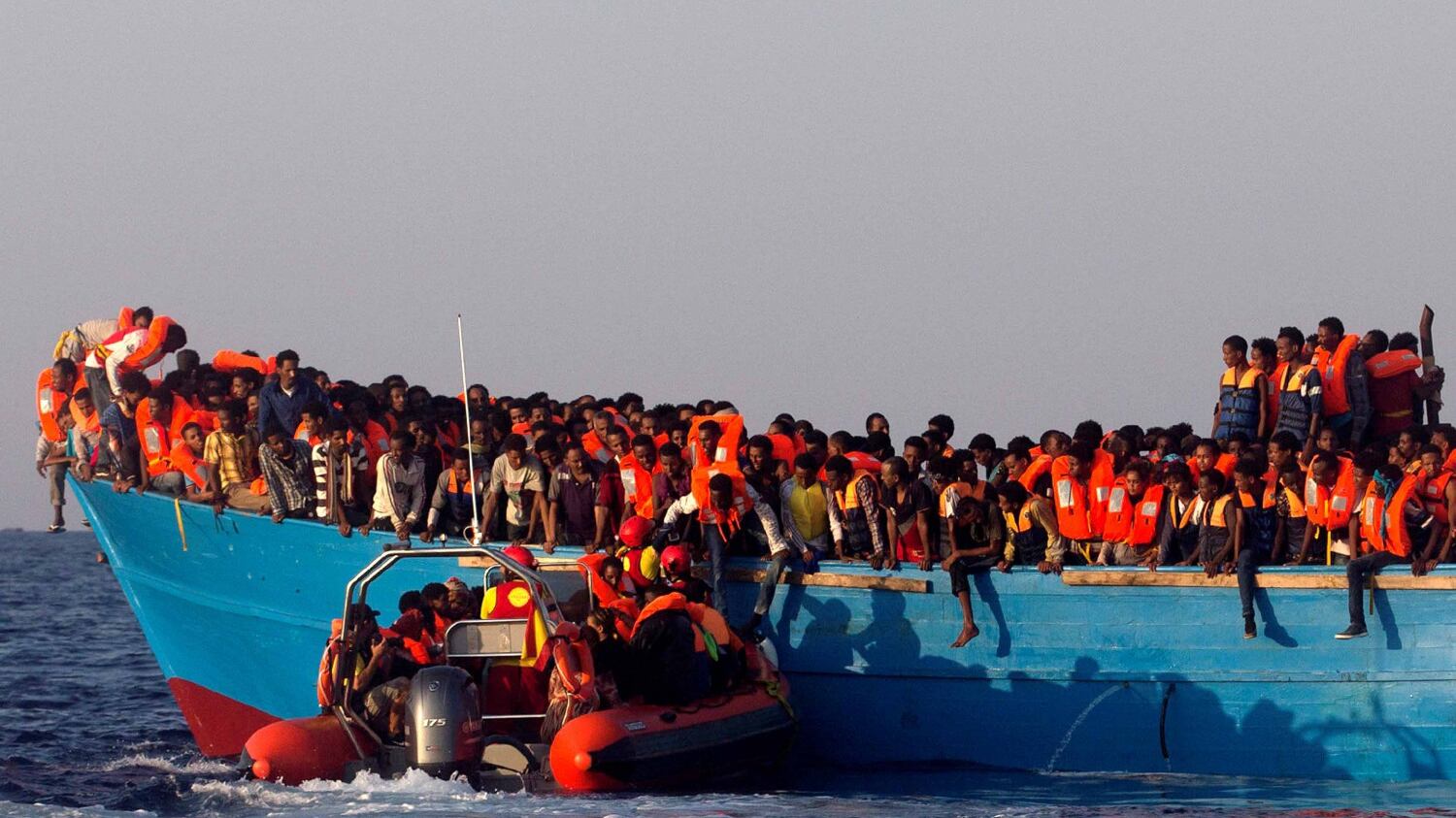 Il pm "apre" i porti: "I migranti arrivano sui barchini"