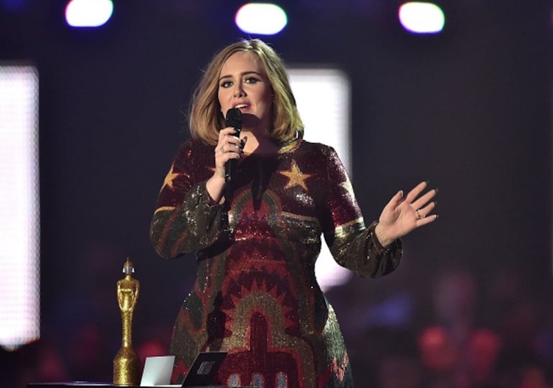 Adele, la regina dei Brit Awards 2016: foto 18