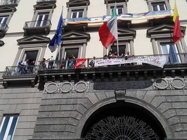 Napoli, attivisti di "Magnammece o Pesone" occupano il Comune 1