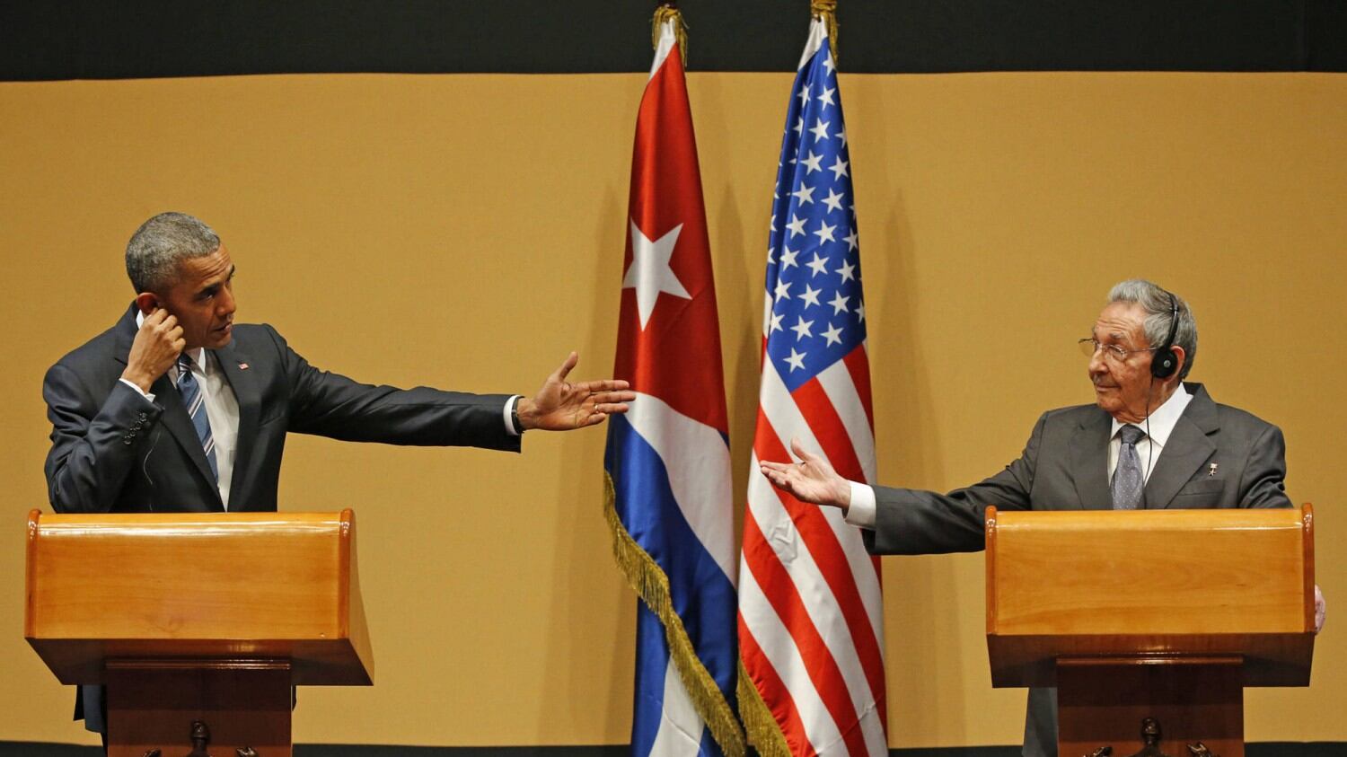 Obama riscrive la storia e abbraccia Cuba e Castro
