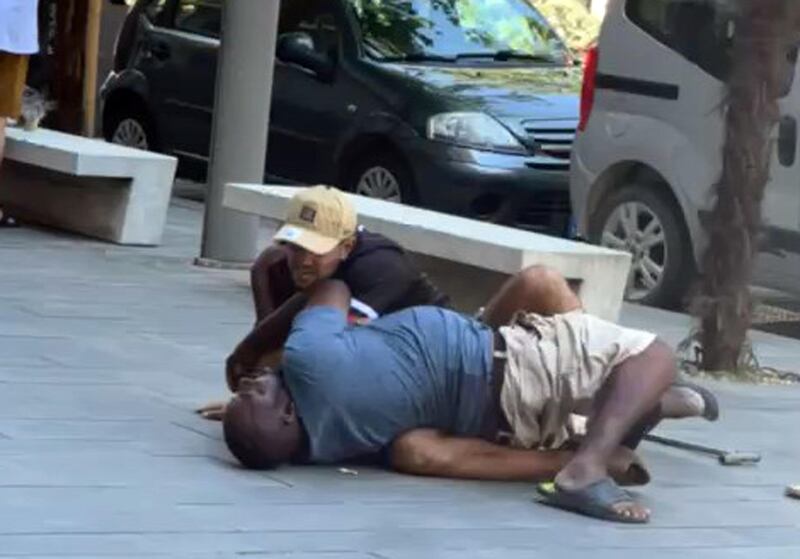 Omicidio di Civitanova Marche: l'aggressione a Alika Ogorchukwu 3