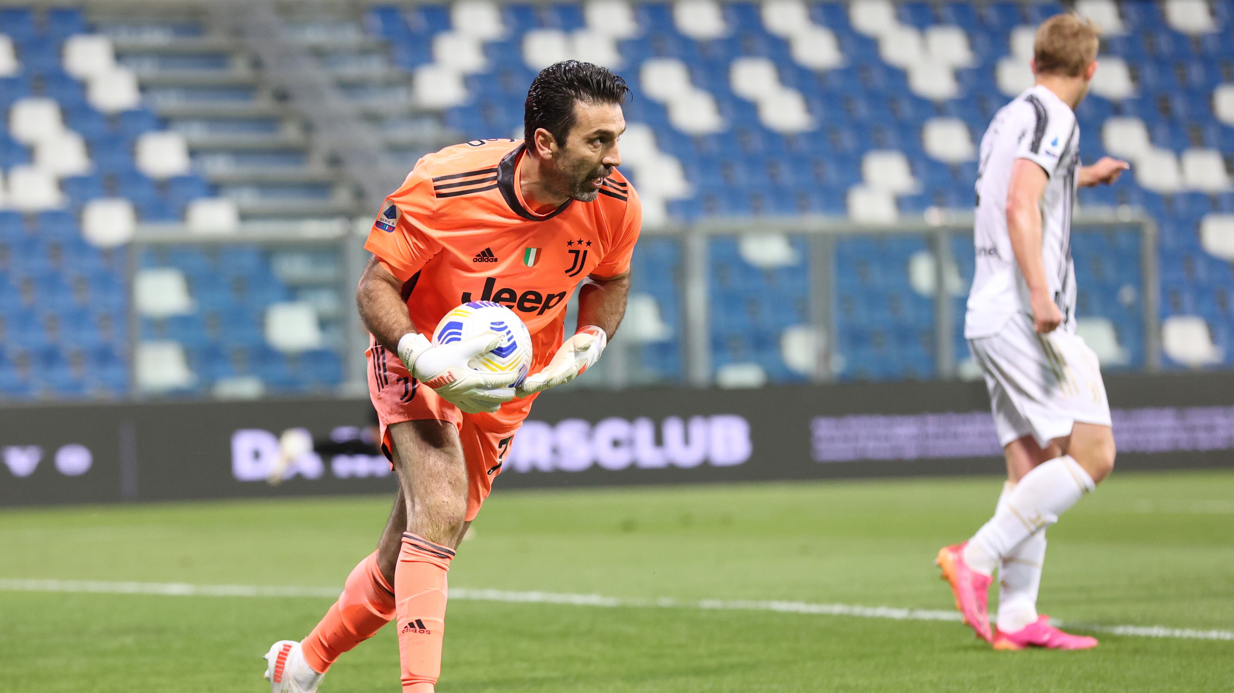 "Attrito, dopo un mese era già avvilito". Buffon svela il retroscena sulla Juve