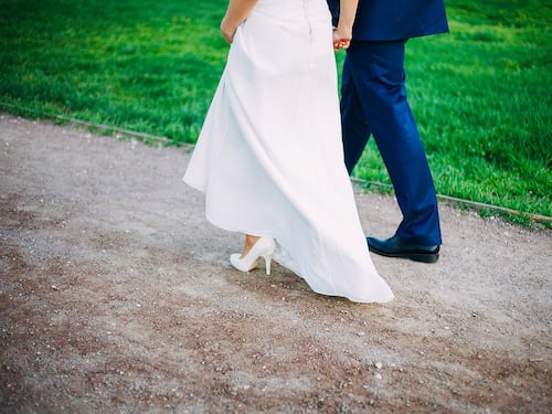 Ha un malore improvviso durante il viaggio di nozze, sposa muore al ritorno dalle Canarie